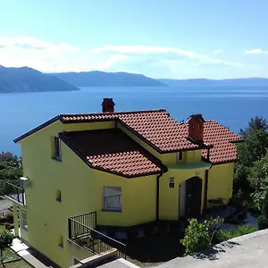 https://matea-plomin.in-istria.net